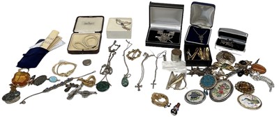 Lot 794 - A quantity of costume jewellery including...