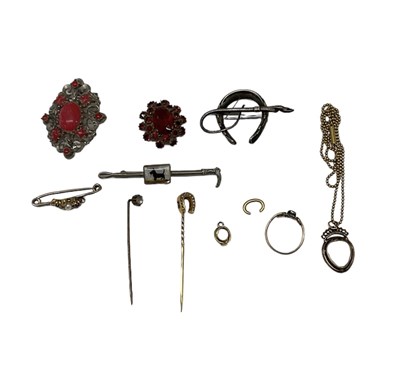 Lot 881 - A small quantity of costume jewellery,...