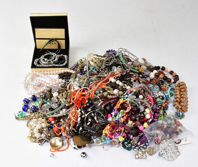 Lot 925 - Various modern and vintage costume jewellery.