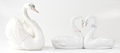 Lot 259 - LLADRÓ; a figure group of two swans, 'Endless...