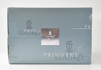 Lot 268 - LLADRÓ; a 2005 Privilege Collectors' Society...