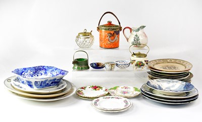 Lot 302 - A quantity of various ceramics to include...