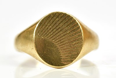 Lot 147 - A 9ct yellow gold gentleman's signet ring,...