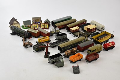 Lot 364 - A collection of OO gauge carriages and tendens...