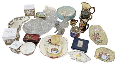 Lot 466 - A collection of mixed ceramics including...