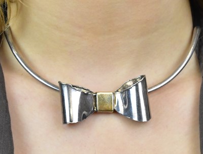 Lot 1099 - A leather, silver and 18ct yellow gold choker...