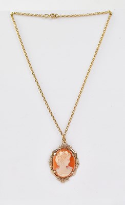 Lot 814 - A carved cameo pendant in a 9ct gold fancy...