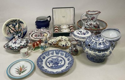 Lot 160 - A collection of English ceramics including a...