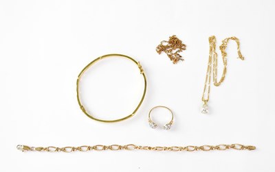 Lot 847 - Five items of mixed gold jewellery comprising...