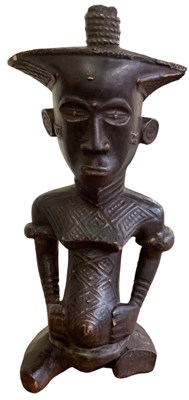 Lot 551 - An African carved hardwood Dengese King figure,...