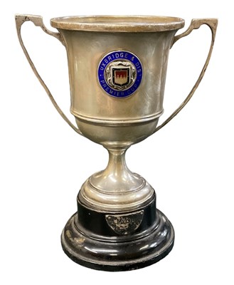 Lot 668 - A George V hallmarked silver trophy cup,...