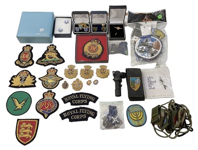 Lot 299 - A quantity of military badges and buttons,...