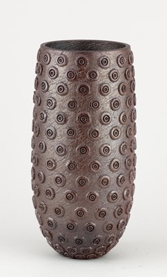 Lot 605 - SUE HANNA (born 1963); a tall burnished raku...