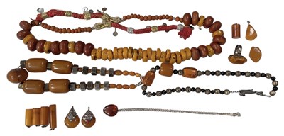 Lot 795 - A group of amber and amber effect jewellery...