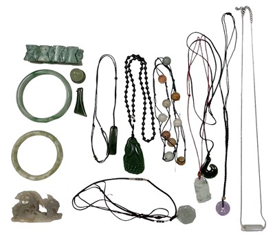 Lot 829 - A quantity of jade and jadeite jewellery...