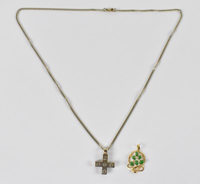 Lot 826 - A 15ct yellow gold green stone set pendant and...