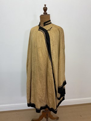 Lot 149 - A Japanese silk lined robe with scroll detail...