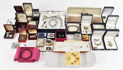 Lot 734 - A large quantity of costume jewellery...