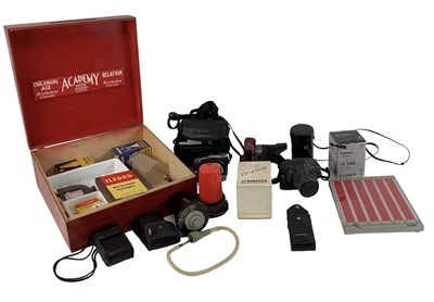 Lot 249 - A quantity of cameras, lenses and camera...