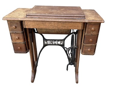 Lot 64 - An early 20th century oak Singer sewing...