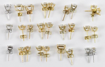 Lot 745 - A group of 9ct gold and yellow metal large...