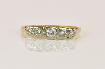 Lot 1275 - An 18ct yellow gold five stone graduated...