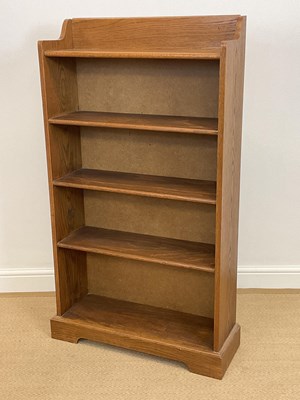 Lot 860 - A contemporary oak bookcase with four shelves,...