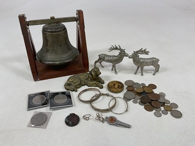 Lot 54 - Collectors' items, coins and metalware, to...