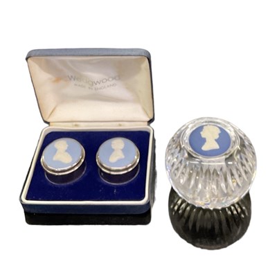 Lot 293 - JOSIAH WEDGWOOD & SONS LTD; a cased pair of...