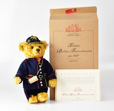 Lot 381 - STEIFF; a German collectors' bear 'Berlin...