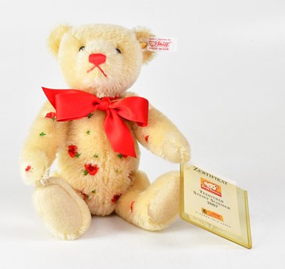 Lot 366 - STEIFF; a German collectors' bear 'Summer 2007'...