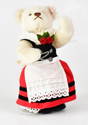 Lot 367 - STEIFF; a German collectors' bear 'Liesel', no....