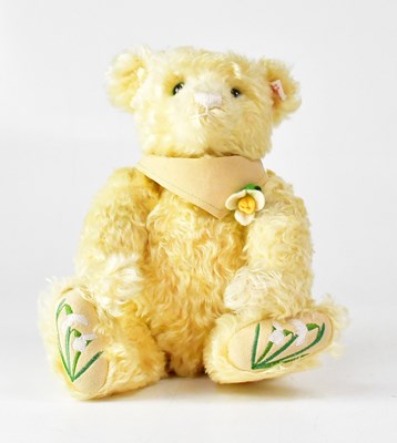 Lot 360 - STEIFF; a German collectors' bear 'Snowdrop...