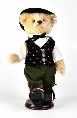 Lot 365 - STEIFF; a German collectors' bear 'Traditional...