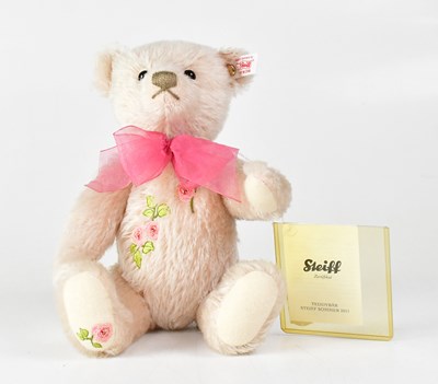 Lot 361 - STEIFF; a German collectors' bear 'Summer 2011'...