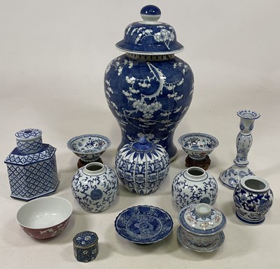 Lot 139 - A late 19th century Chinese blue and white jar...