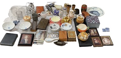 Lot 471 - A collection of sundry ceramics and glass...