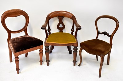 Lot 40 - Five balloon-back dining chairs comprising a...