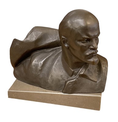 Lot 522 - A late 20th century bronze bust of a gentleman,...