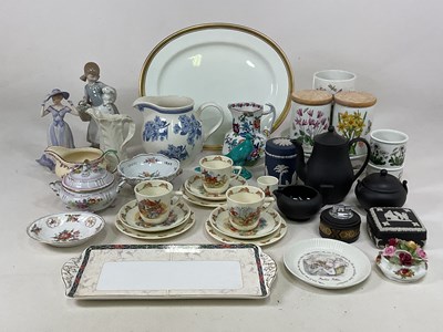 Lot 178 - A quantity of ceramics, including Wedgwood,...