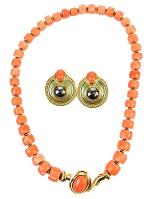 Lot 205 - An 18ct yellow gold graduated coral necklace,...