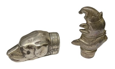 Lot 706 - A white metal snuff box modelled as a dog's...