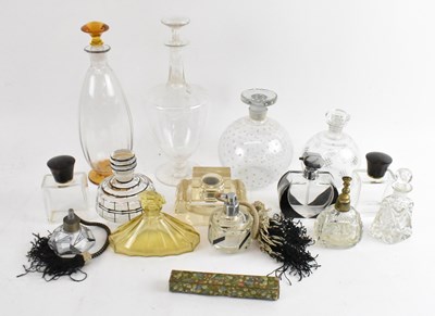 Lot 492 - A collection of fifteen scent and perfume...