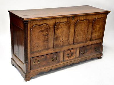 Lot 89 - A Georgian oak mule chest with cross banded...