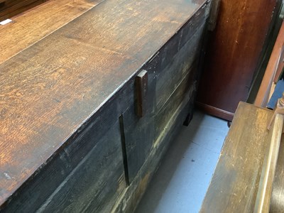 Lot 89 - A Georgian oak mule chest with cross banded...