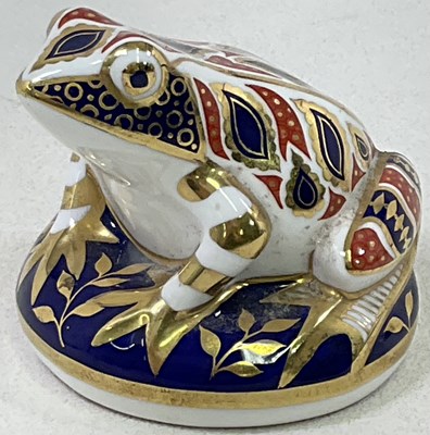 Lot 202 - ROYAL CROWN DERBY; a frog paperweight, without...