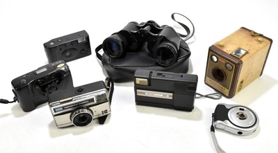 Lot 2597 - A small quantity of modern cameras, together...