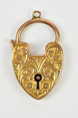 Lot 15 - A 9ct yellow gold padlock clasp, approx 5g.