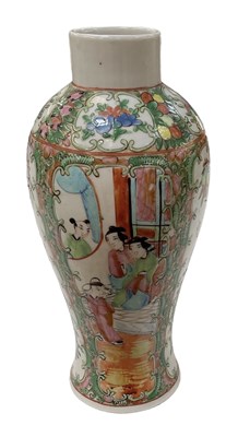 Lot 1092 - An early 20th century Chinese Canton Famille...