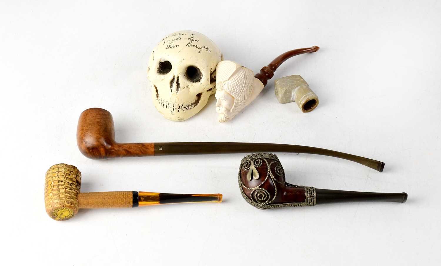 Lot 177 - A small collection of pipes